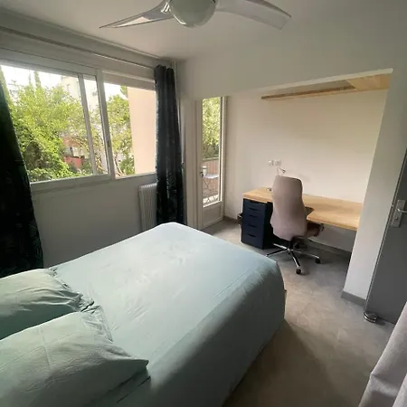 Avec Salle D'eau Privee Dans Partage 200 M Du Tram