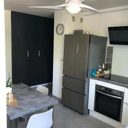 Avec Salle D'eau Privee Dans Partage 200 M Du Tram