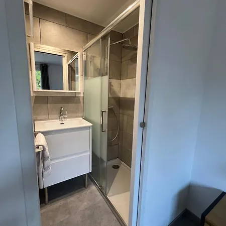 Avec Salle D'eau Privee Dans Partage 200 M Du Tram